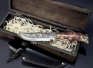 Мисливський ніж "Кабан" у подарунковому кейсі